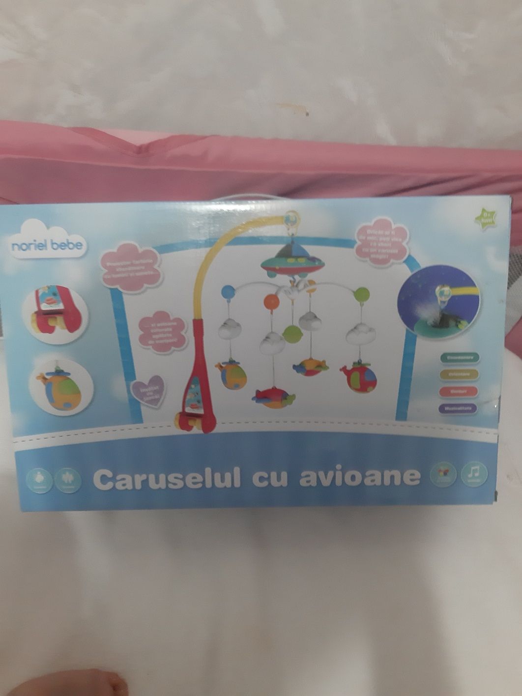 Carusel muzical cu avioane