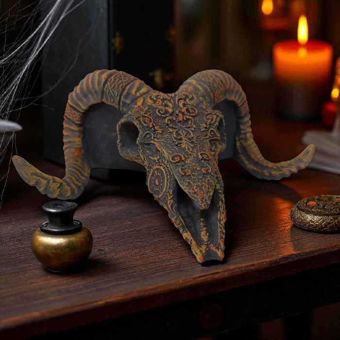 Statuetă Decorativă Craniu de Berbec – Eleganță Gotică și Mister