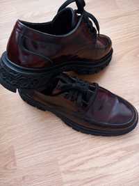 Când pantofi în atare bună,marca Louis Vuitto ,culoare bordo,nr.42,