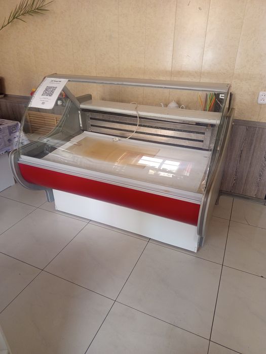 Продам витрину холодильник