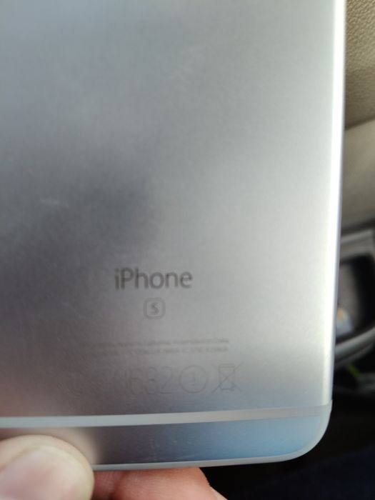 Продам айфон S на запчасти в блоке