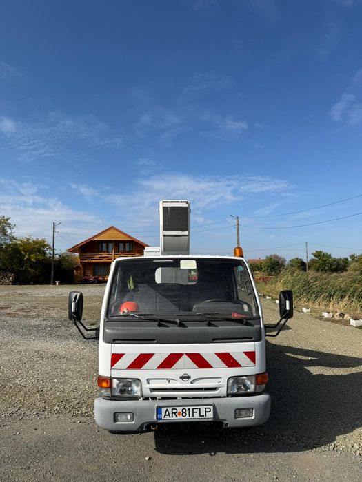 Vând Nissan Cabstar