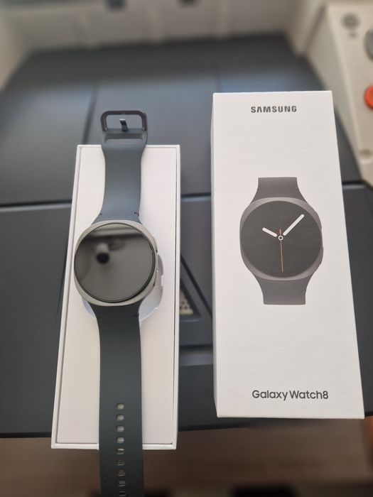 Samsung WATCH 8 na 1 mesec