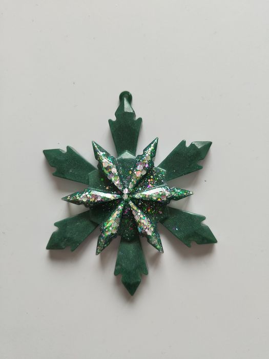 Коледни фигурки, подаръци, ръчна изработка от епоксидна смола