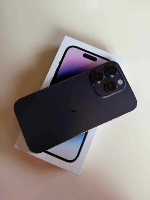 iPhone 14 Pro, 256 GB + стъклен протектор и два кейса