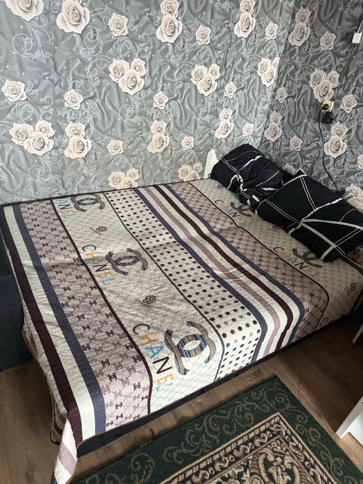 Продам диван в приеципе хорошем состояние ,но с одной стороны проснул