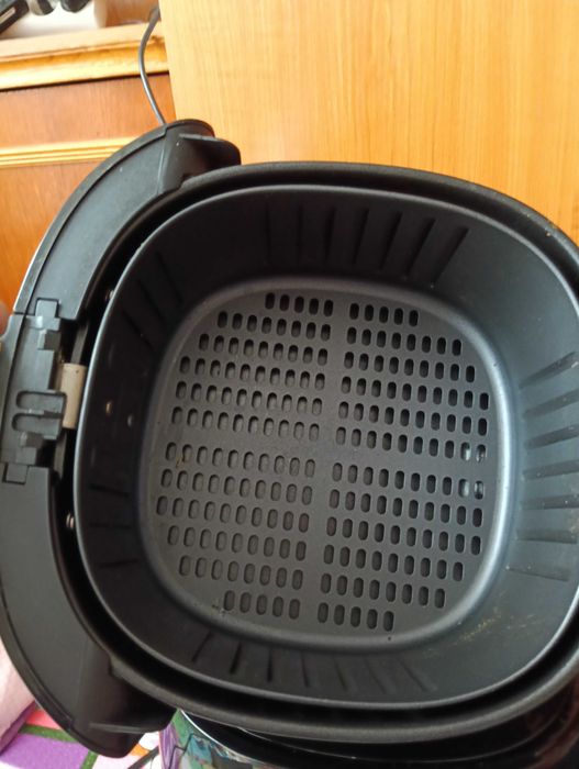 Малко употребяван Air fryer "Switch on"
