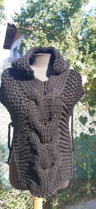 Ръчно изплетено детско пончо