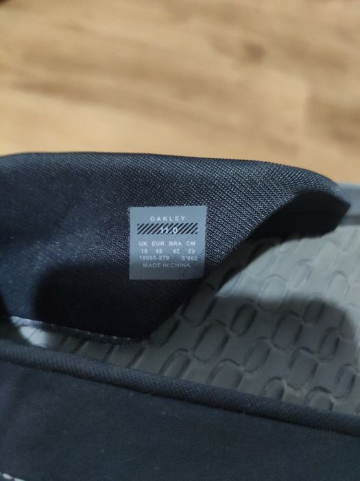 Șlapi Oakley mărimea 45