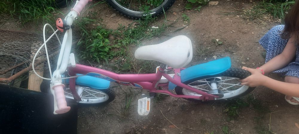 Vând bicicleta pt fetițe