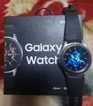 Galaxy watch сатилади ишлаши зор зарйад 1  хафттага  сувда хам ишлаши