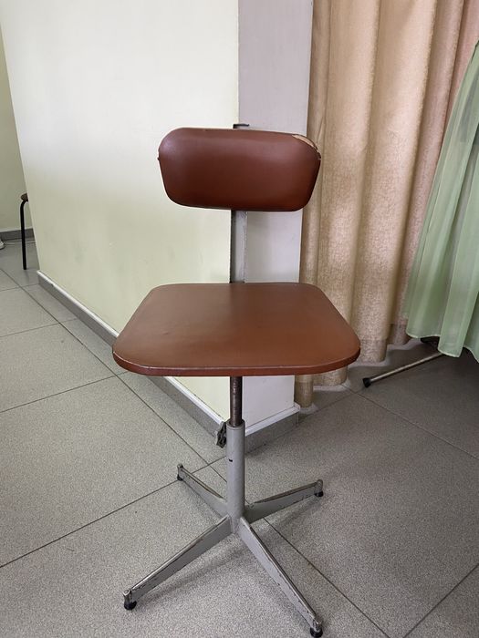 Стулья железные