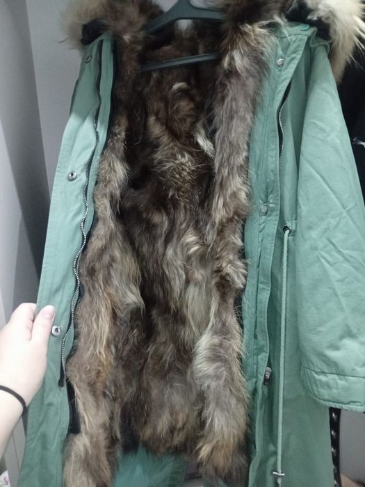 Продам Парку с натуральным мехом енота