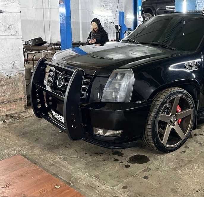 Кенгурятник на Cadillac Escalade