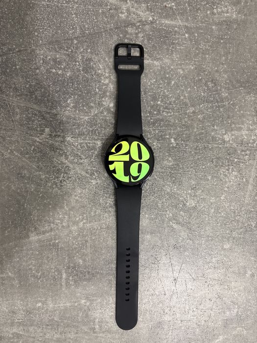 Смарт часовник Samsung galaxy watch 6 44mm + сива каишка