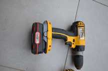 Filetante bormasina percutie Dewalt Parkside cap la unghi