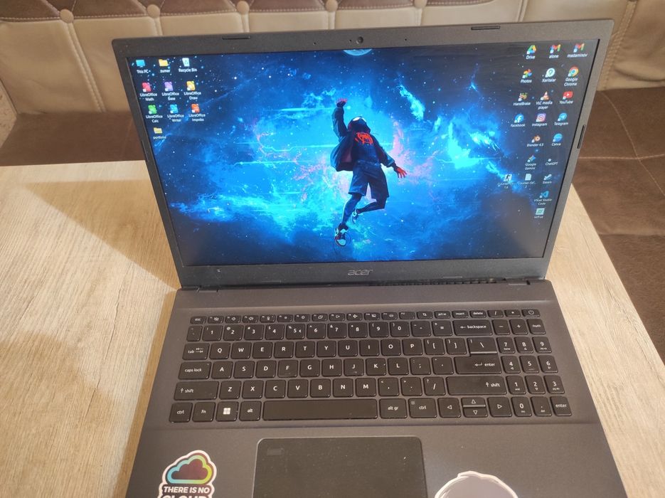 Acer Aspire 7 Toʻq koʻk
