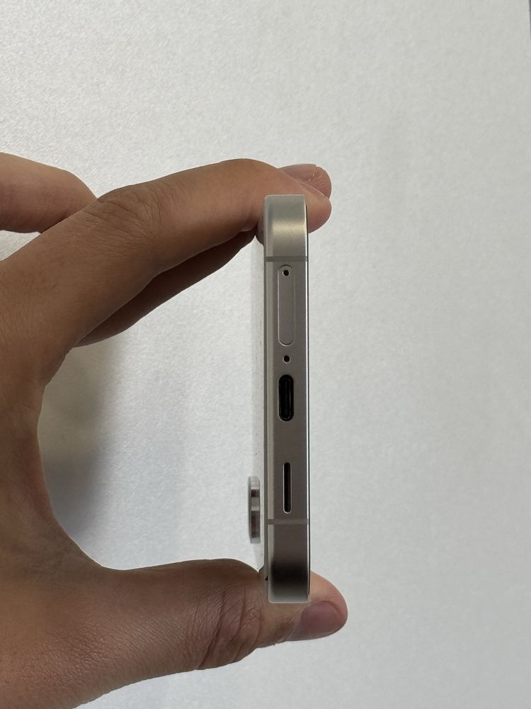 Продавам перфектен Samsung S24 PLUS