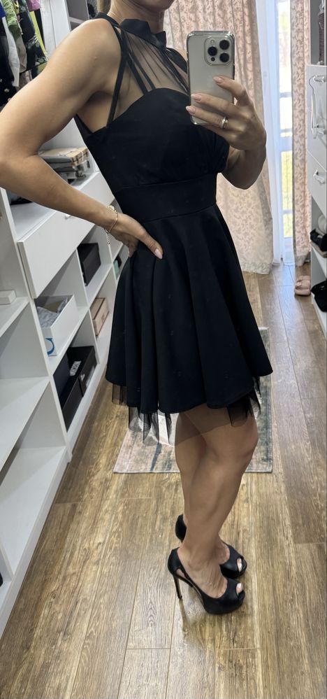 Черна елегантна рокля