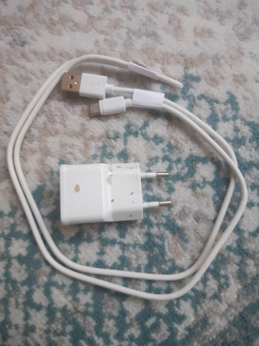 Продам оригинальную зарядку самсунг с кабелем type-c.