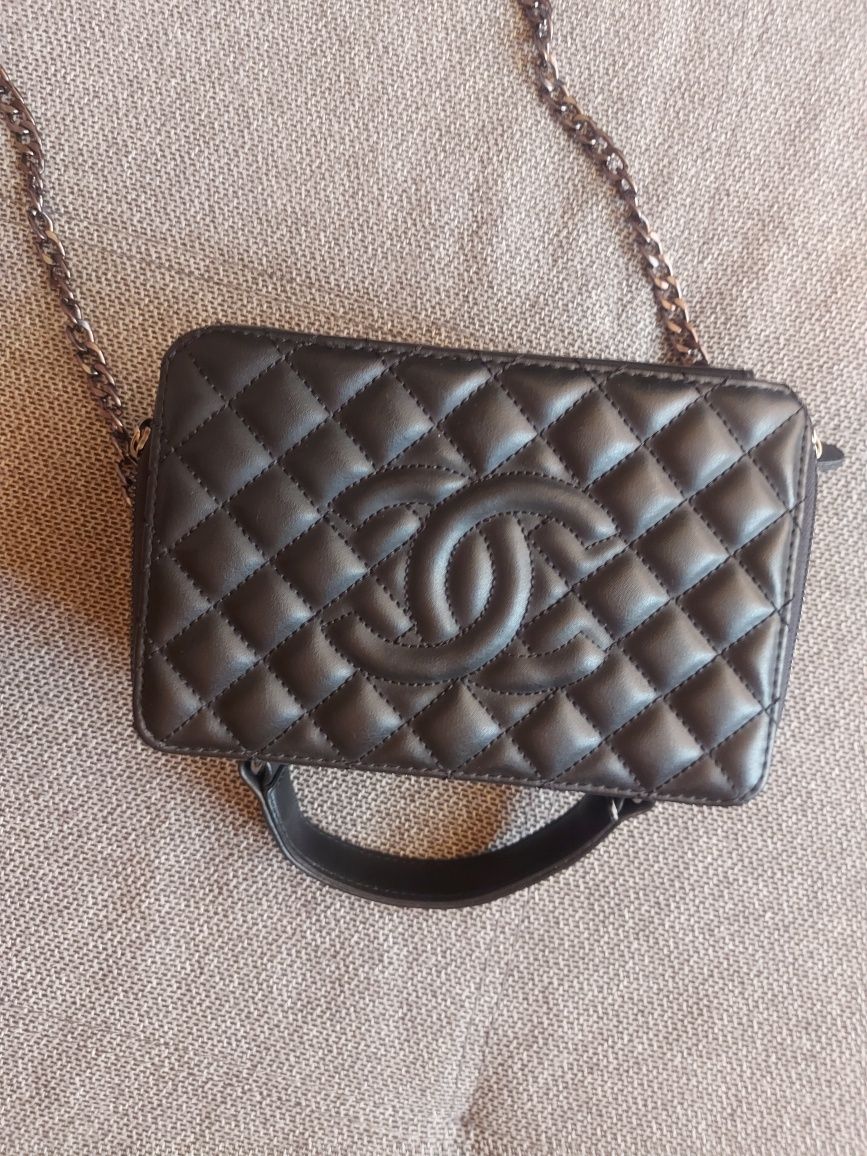 Чанта Chanel чисто нова.