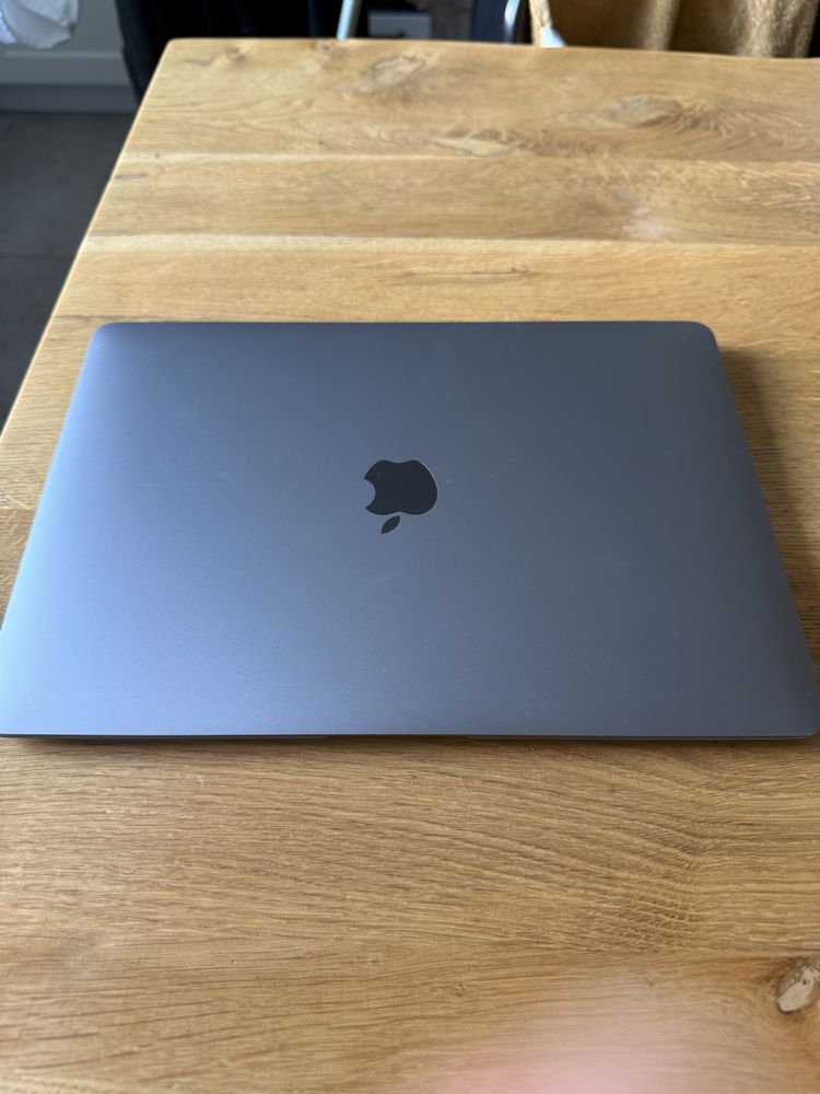 MacBook Air M1 13" 8-Core CPU, 8-Core GPU, 8gb RAM, 512GB SSD