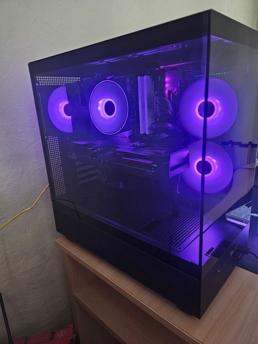 Геймърски компютър Ryzen 7 7700 + RX 9070 XT Hellhound, 32GB DDR5, 1TB