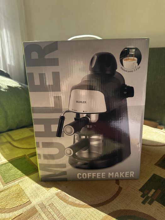 Черна кафе машина