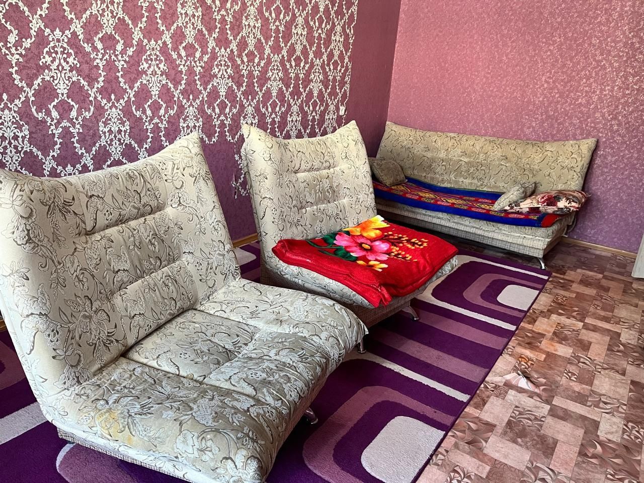 Отдам даром диван с креслами