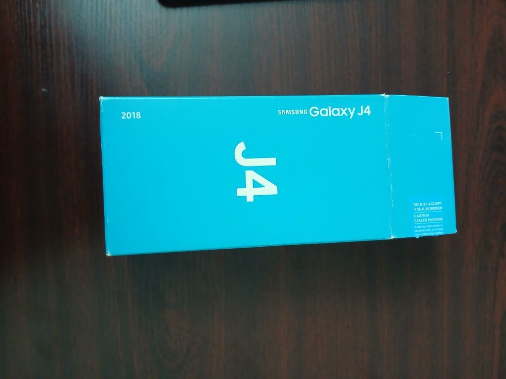 Телефон Galaxy J4