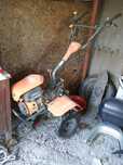 Motocultor cu remorcă ,plug și prasitoare