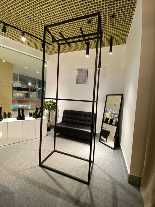 Стеллажи или стоики для одежды