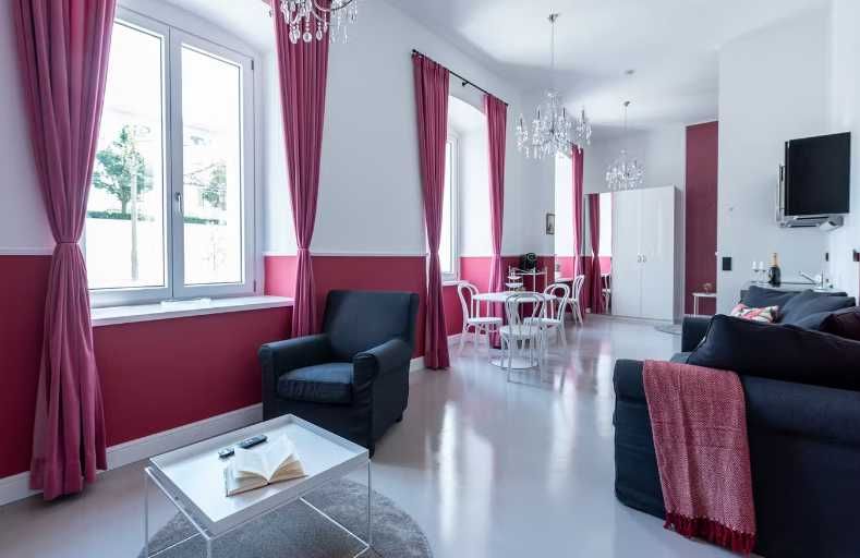 Дава се под наем Едностаен апартамент в Пловдив, Център - 45 кв.м за 280.5 € - Снимка #1