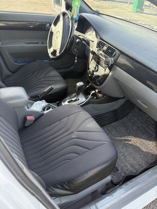 Продам gentra белый