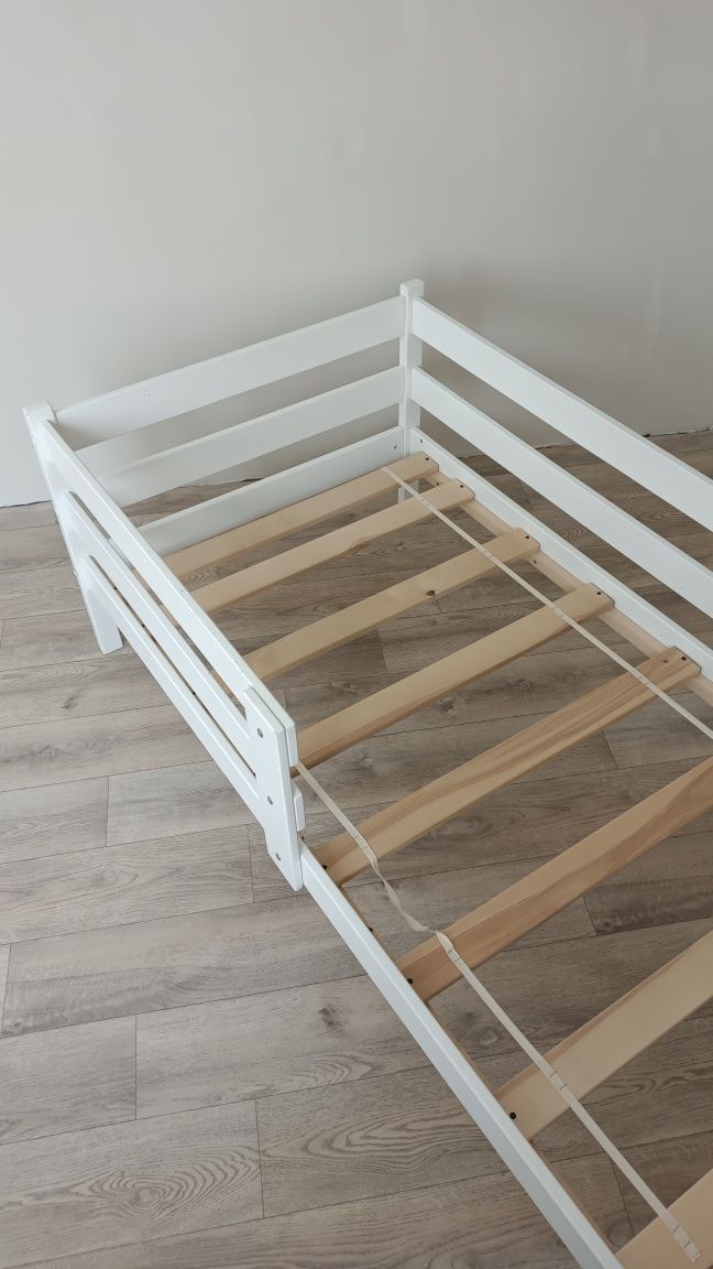 Кровать деревянная с матрасом 160*80