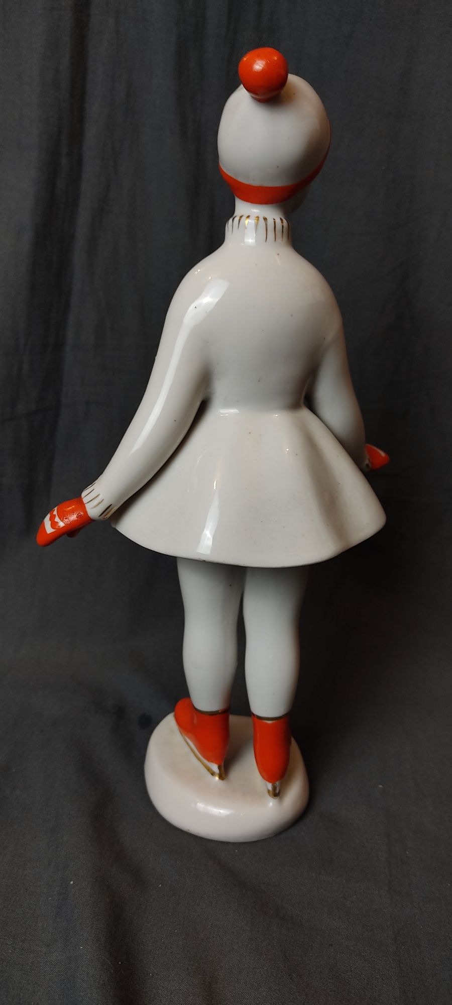 Фарфоровая статуэтка девочка на катке ЗХК фигурка ссср