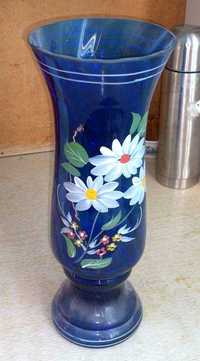 синяя ваза для цветов