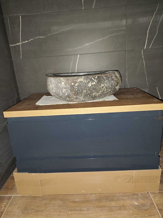 Мивка от естествен камък