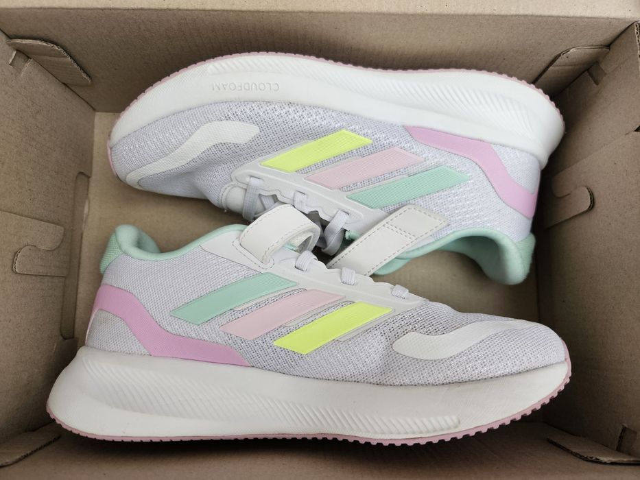 Adidasi fete Adidas marimea 35