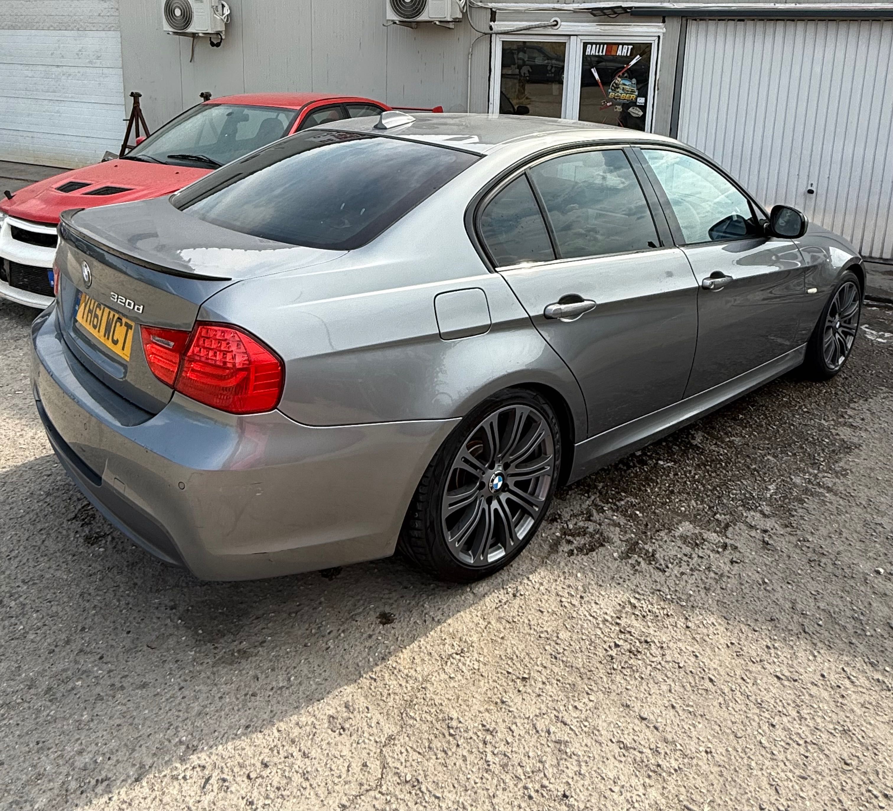 Dezmembrez Bmw 320d e 90 M Paket 2011 184 cp