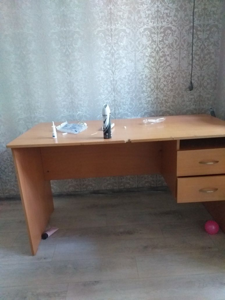Стол в хорошем состоянии