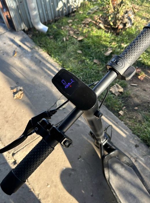 vând trotineta electrica în stare perfecta