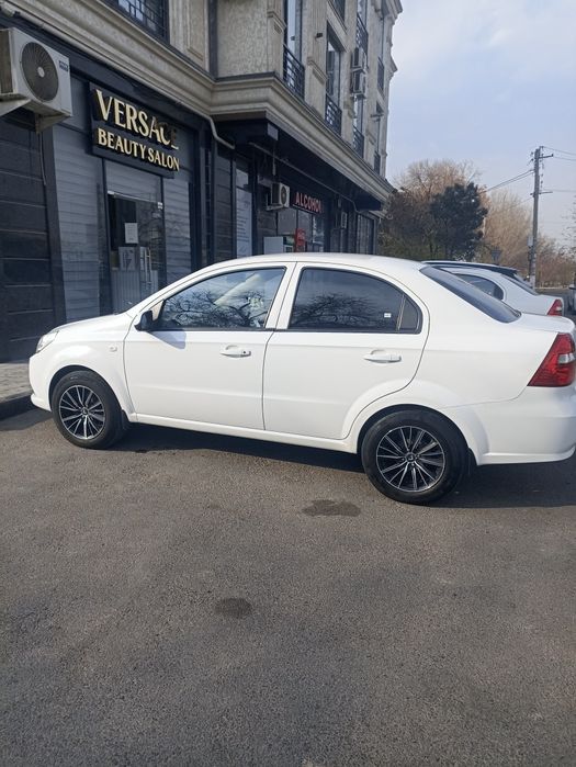 Nexia  avtomat sotiladi