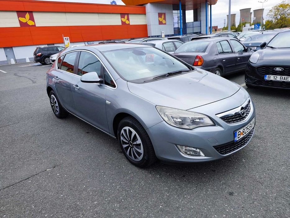 Opel Astra 1.6 benzina multe dotari volan incalzit scaune incalzite