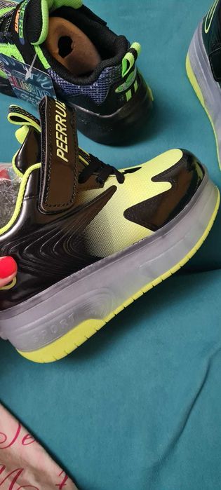 Adidasi cu role si lumini ideal cadou Craciun