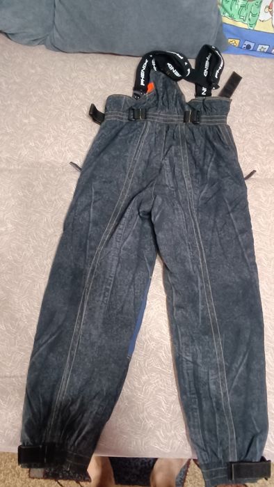 Vand pantaloni de ski