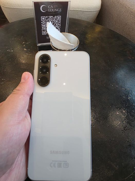 Продам Samsung A56, 128gb, белый.