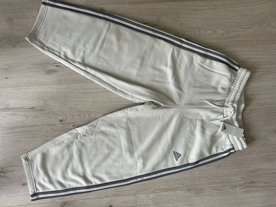 Чисто нов оversized анцуг Adidas