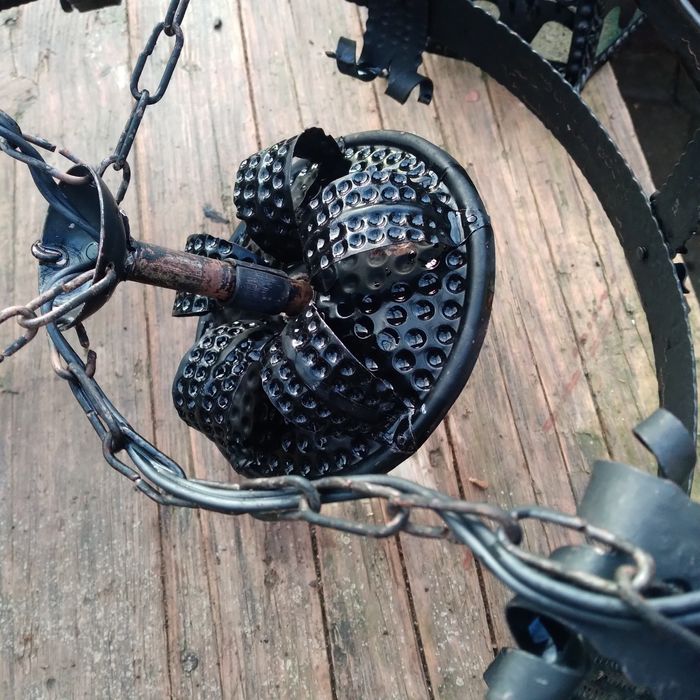 Vînd candelabru din fier