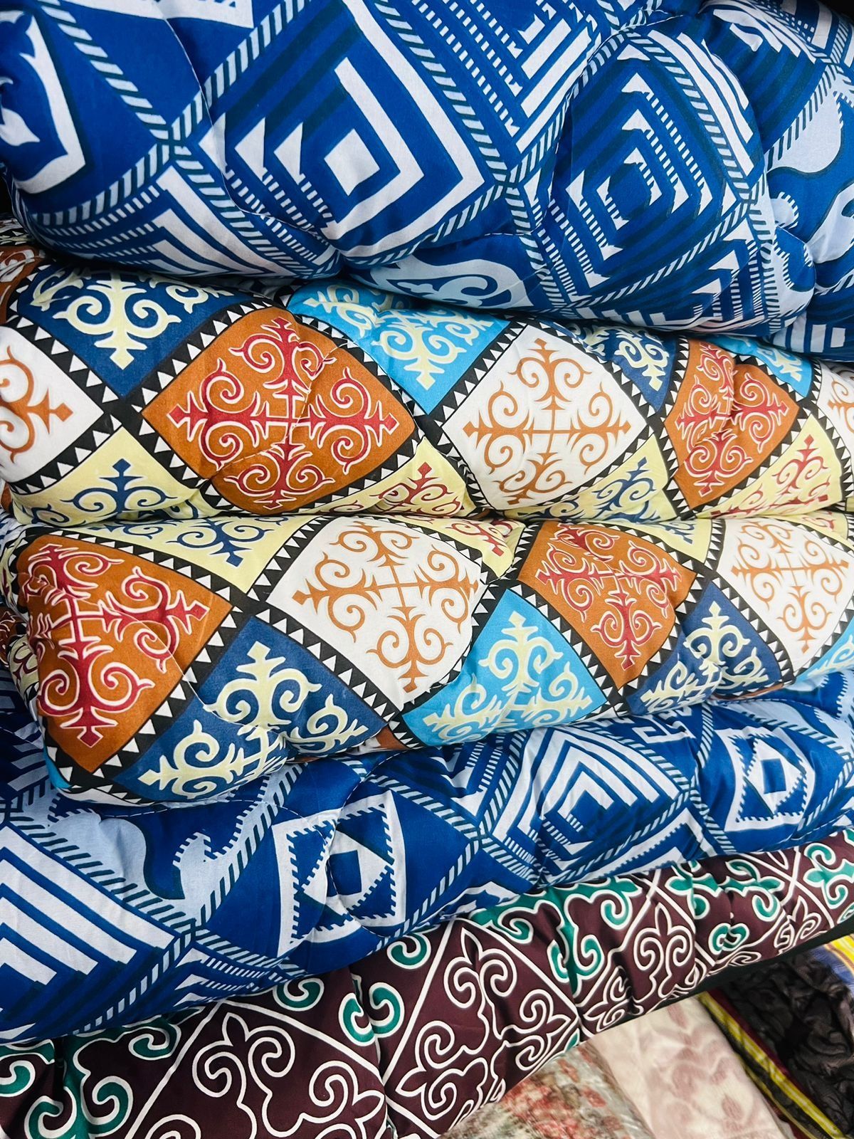 Продам одеяла 1.5 и 2 спальнын